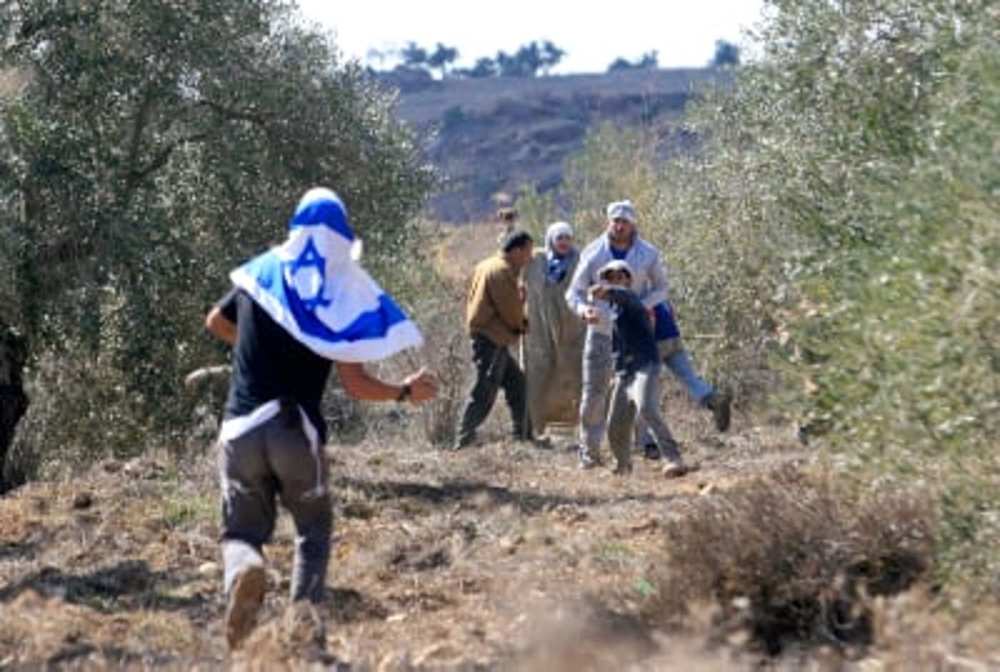 פרשת חיי שרה מלמדת: אסור לגזול קרקעות של ערבים