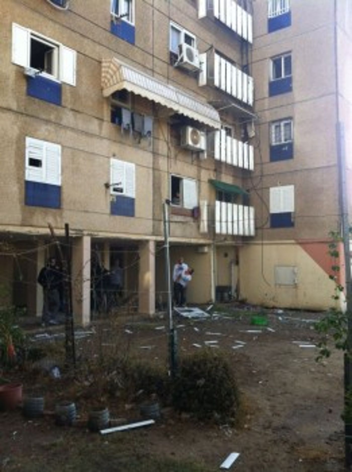 ככה נראית תוצאה של רקטה אחת: 15 נפגעים; נזק לרכוש