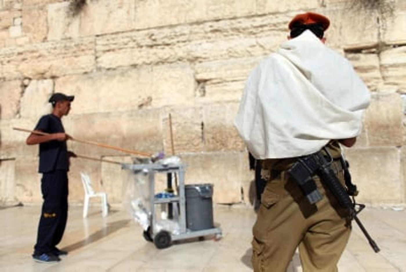 צ'קים בסך חצי מיליארד דולר נמצאו ברחבת הכותל