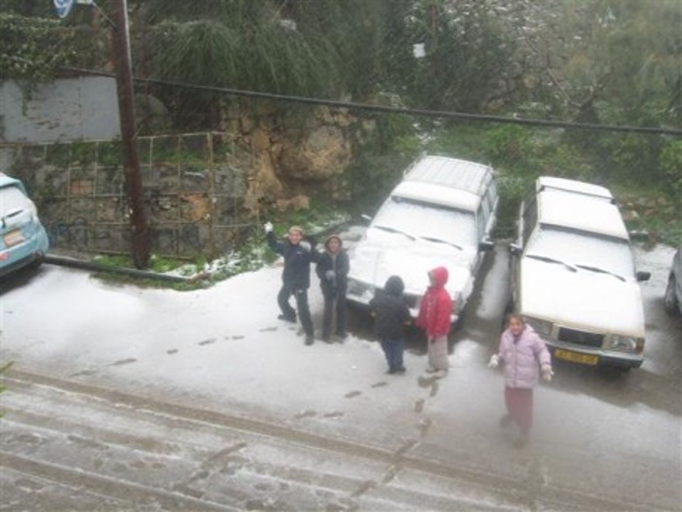 גלרית תמונות: שלג החל לרדת בהרי יהודה ושומרון