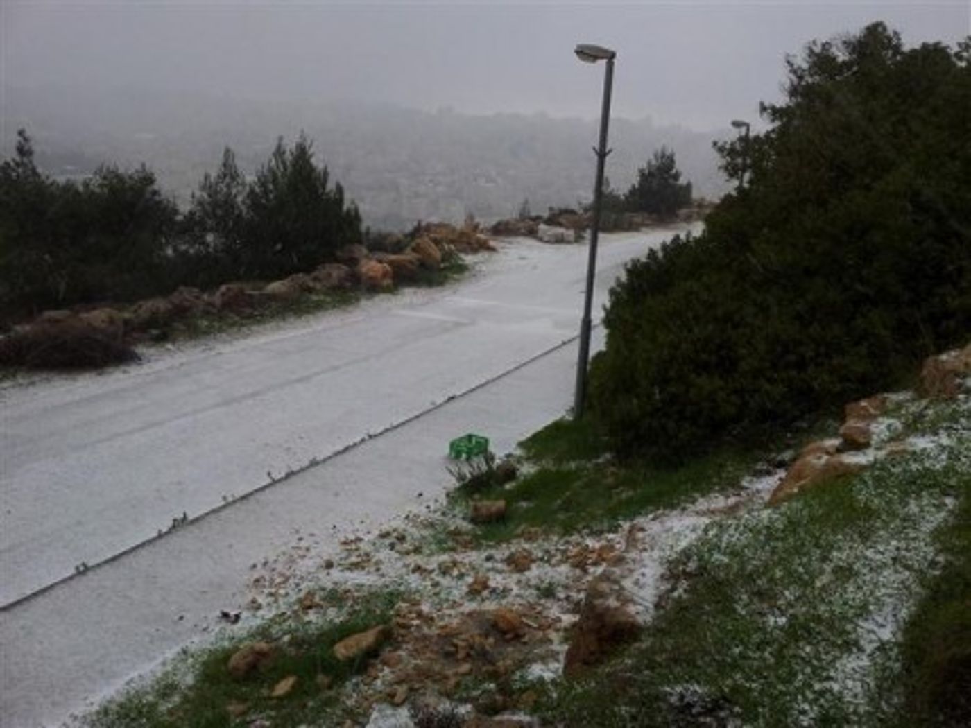 גלרית תמונות: שלג החל לרדת בהרי יהודה ושומרון