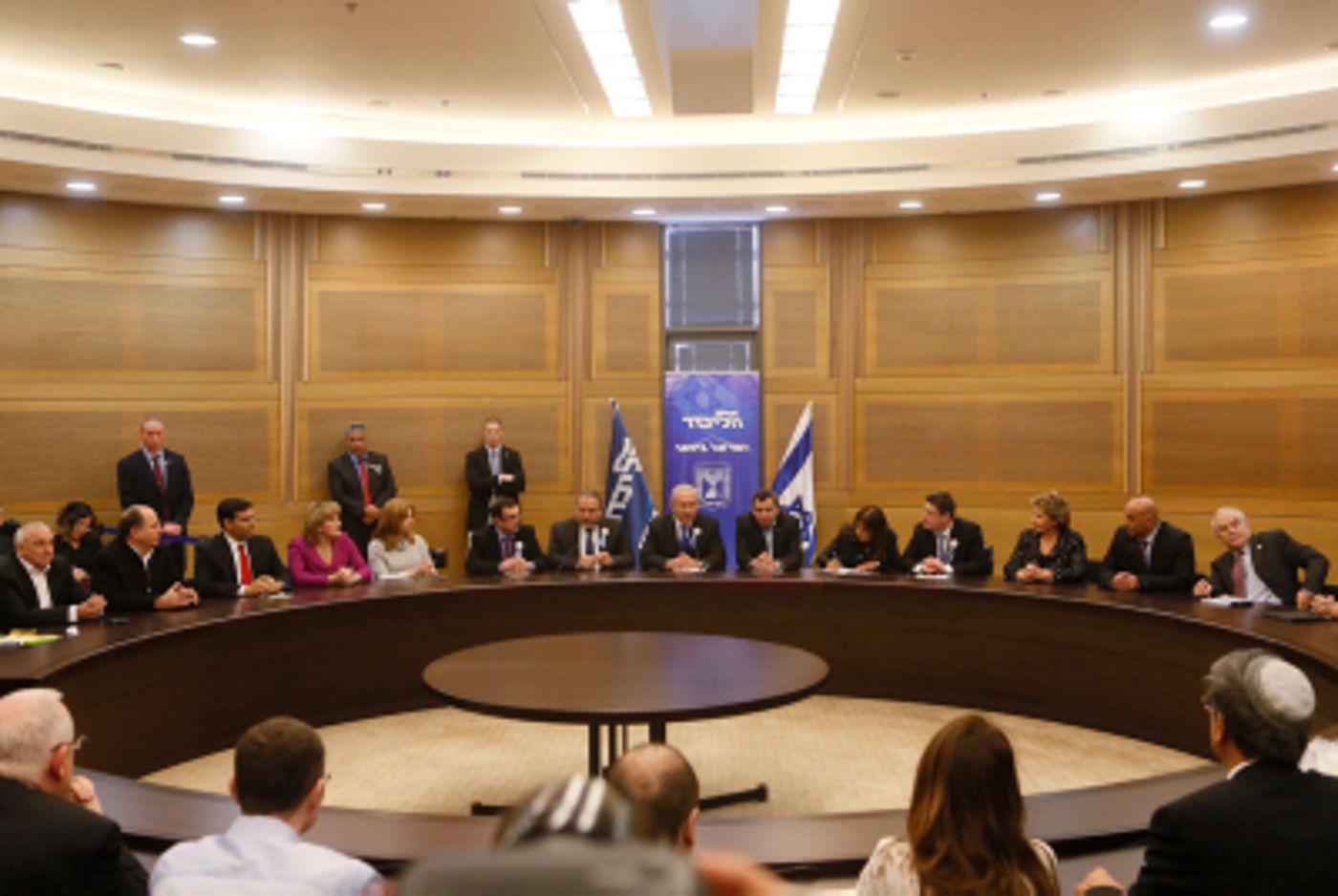 לפני ההשבעה: חוטובלי קיבלה זר פרחים ענק לאירוסיה