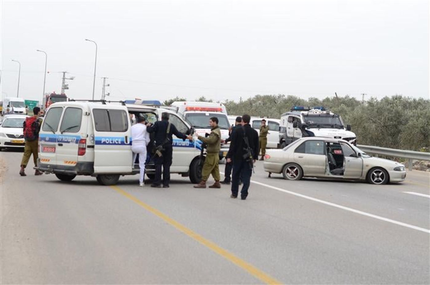 פיגוע דריסה בקרני שומרון: שוטרים ירו לעבר המחבלים
