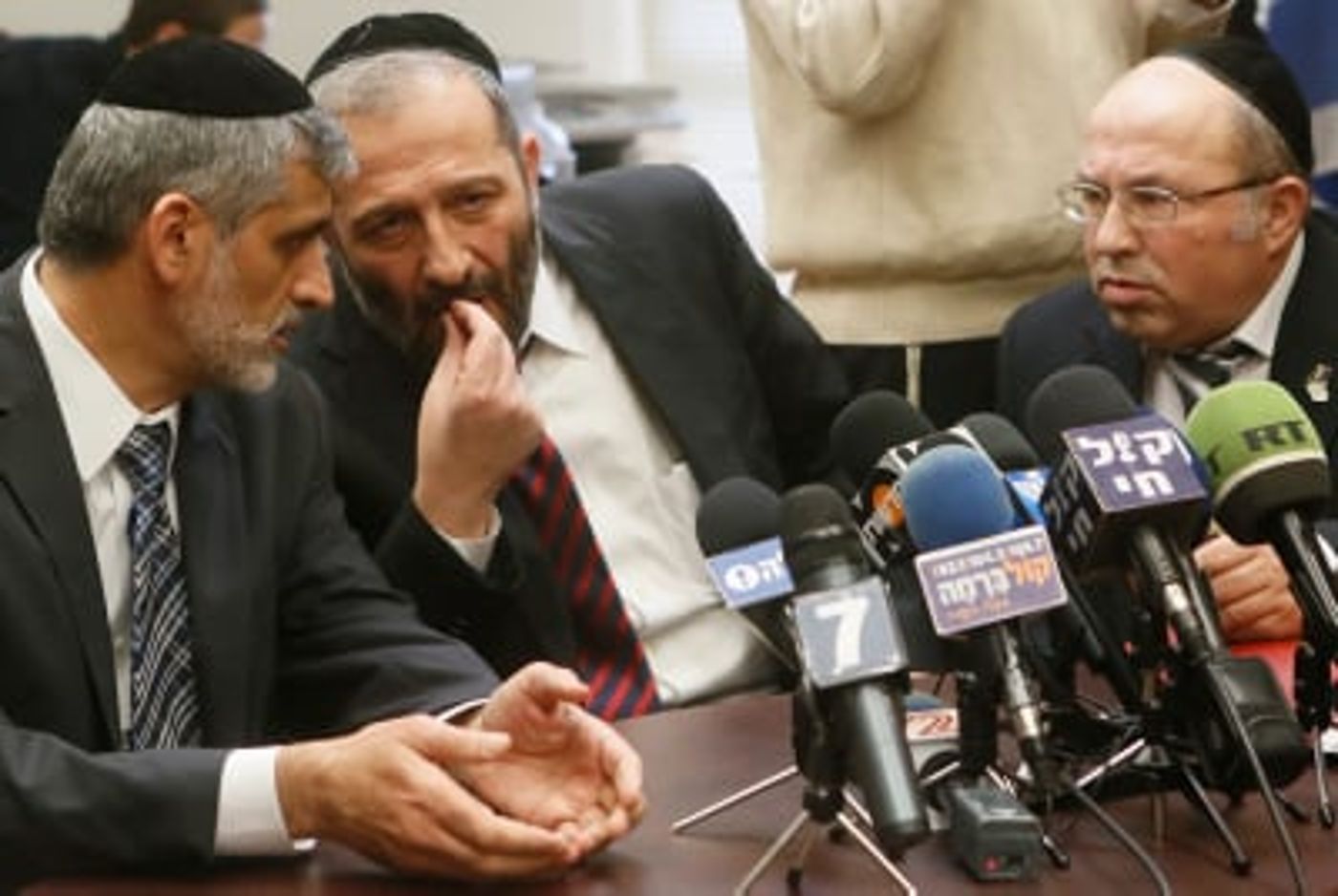 ההצעה לש"ס: הפנים, הדתות, תיק נוסף וסגן שר החינוך