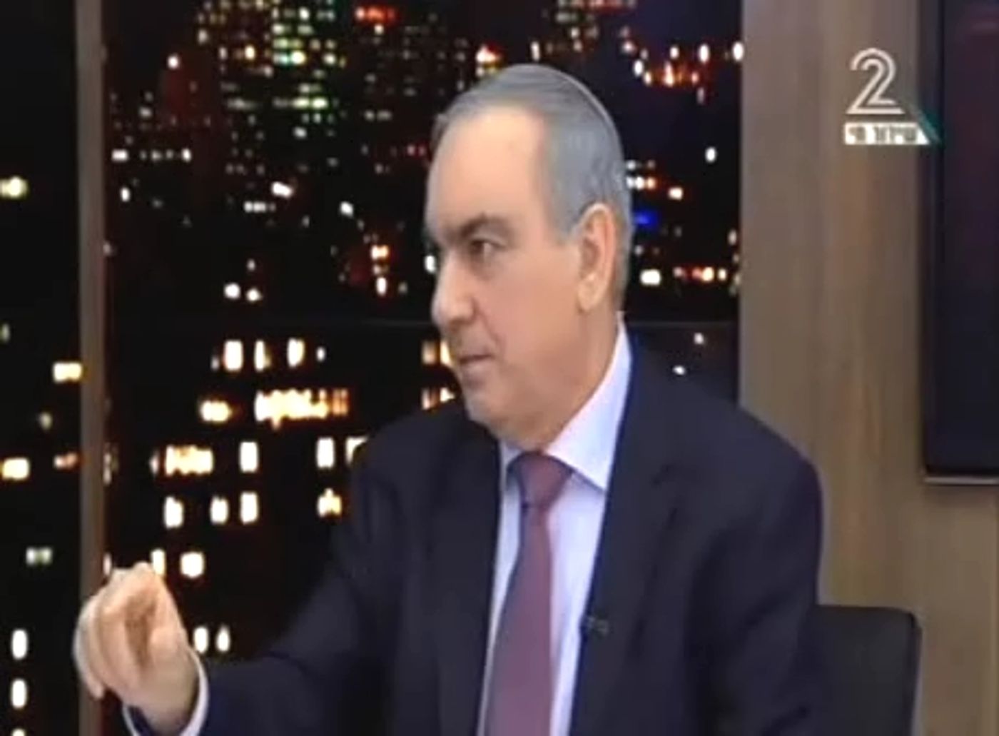 צפו: נסים משעל חייב לנפתלי בנט מנה פלאפל