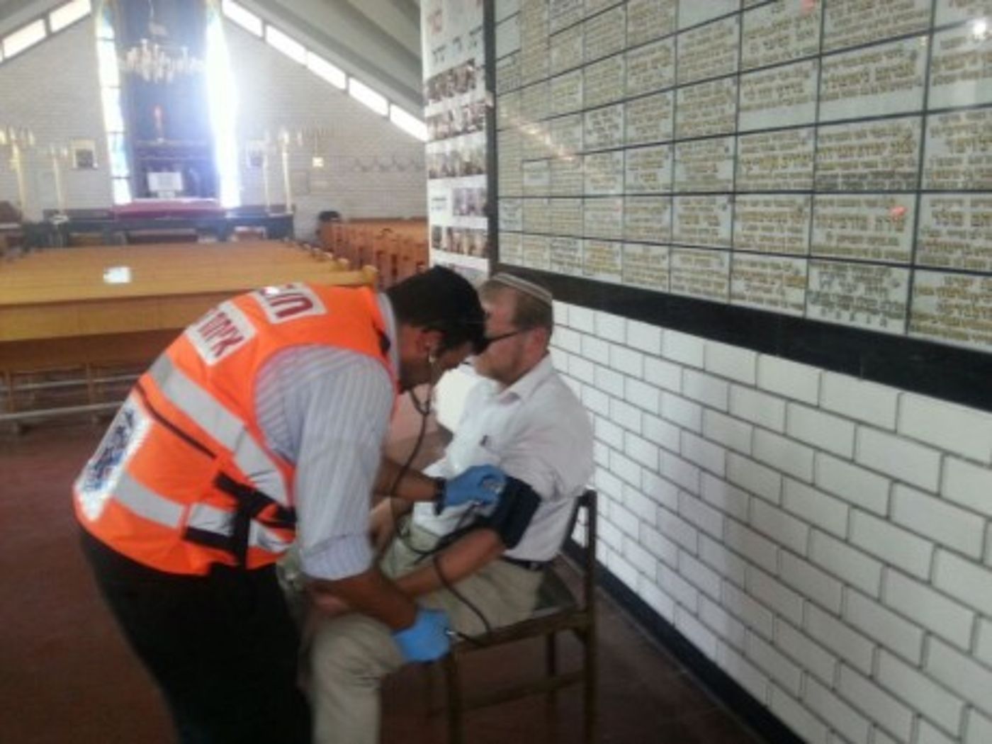 אלמונים שוב ריססו צלבים על קירות בית כנסת בבת ים