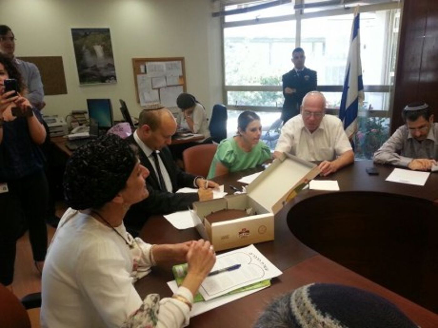 צפו: שולי מועלם מופתעת לכבוד 10 שנות נישואין