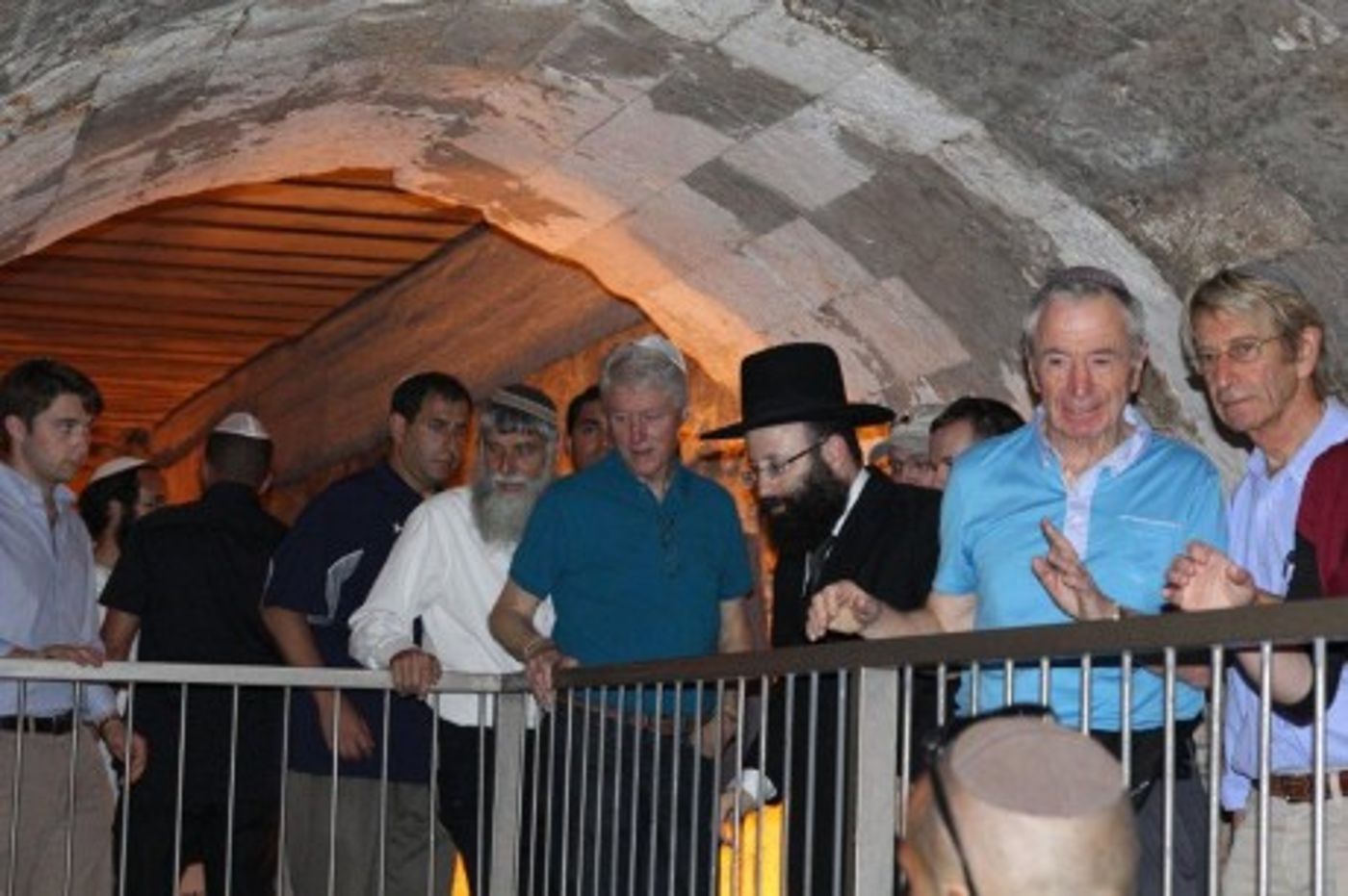 לפני החגיגה לפרס: קלינטון ביקר בכותל המערבי