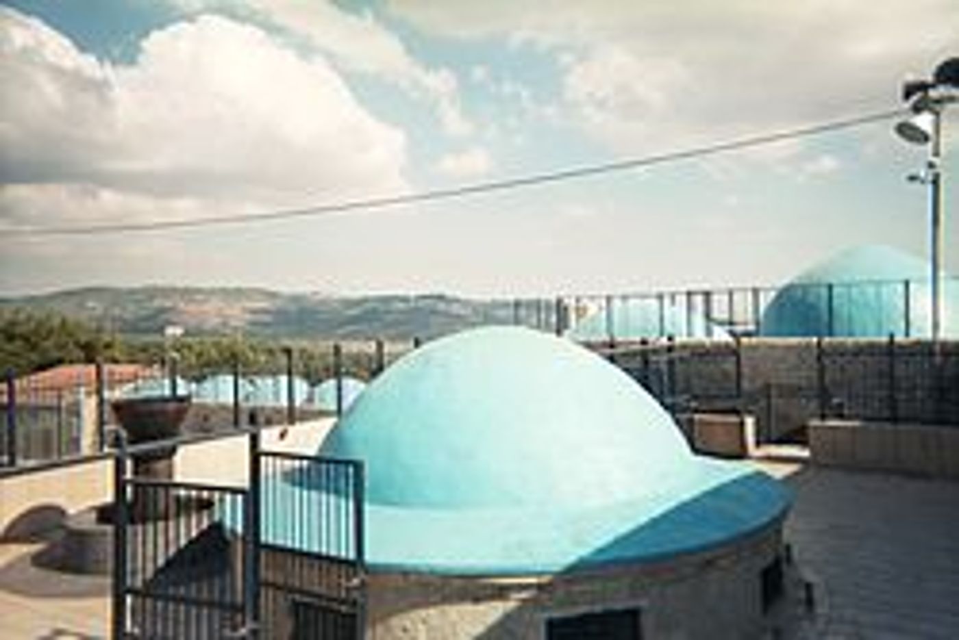 הקדושה לא נמצאת בקברים, גם אם מדובר בקברי צדיקים