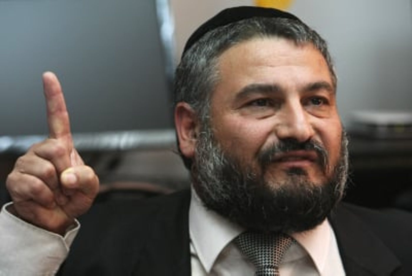 הבחירות בבית שמש: ראש העיר מחזר אחרי הקול הסרוג