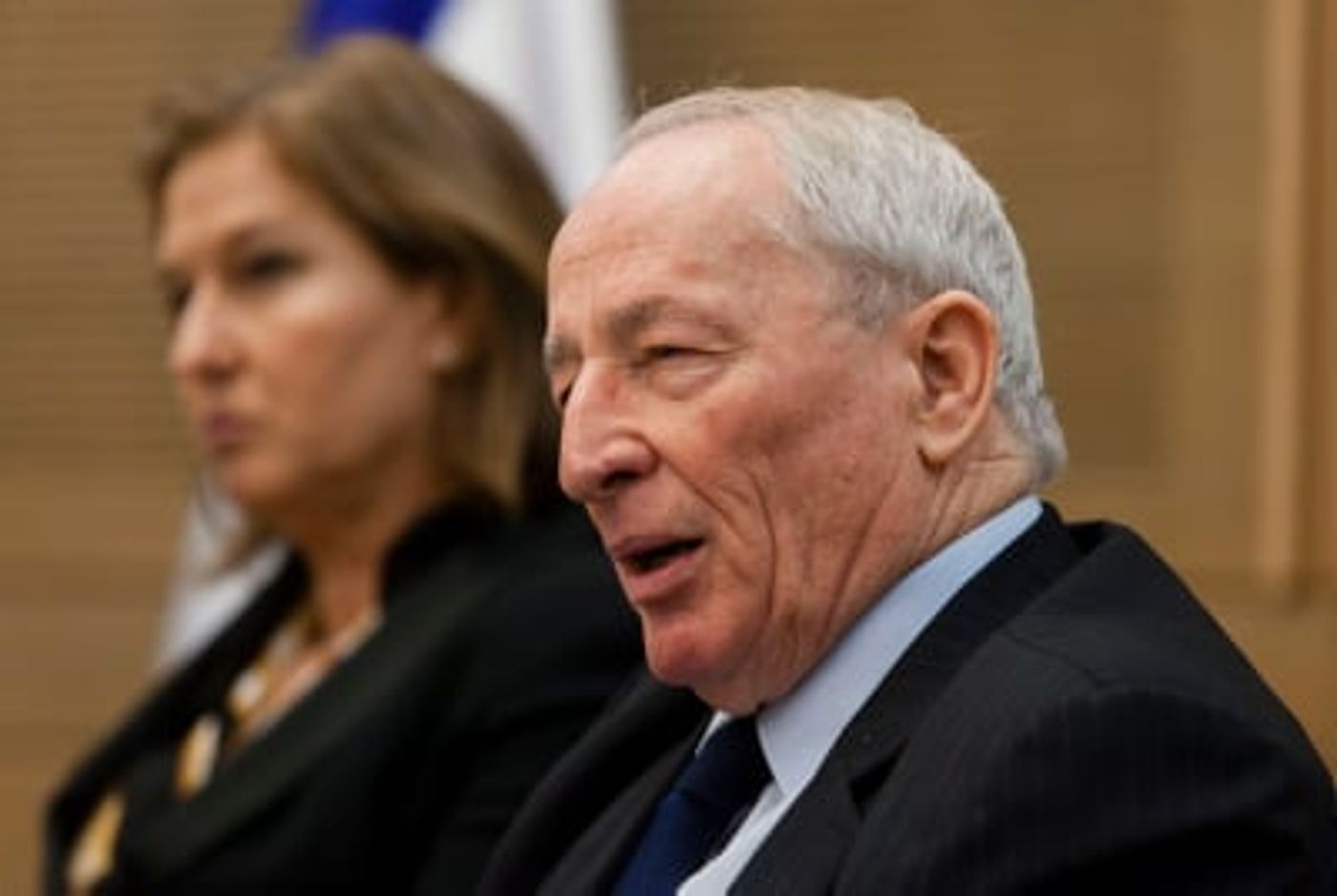 פנייה ליועץ המשפטי: פתח בחקירה נגד יוצרי ארץ נהדרת