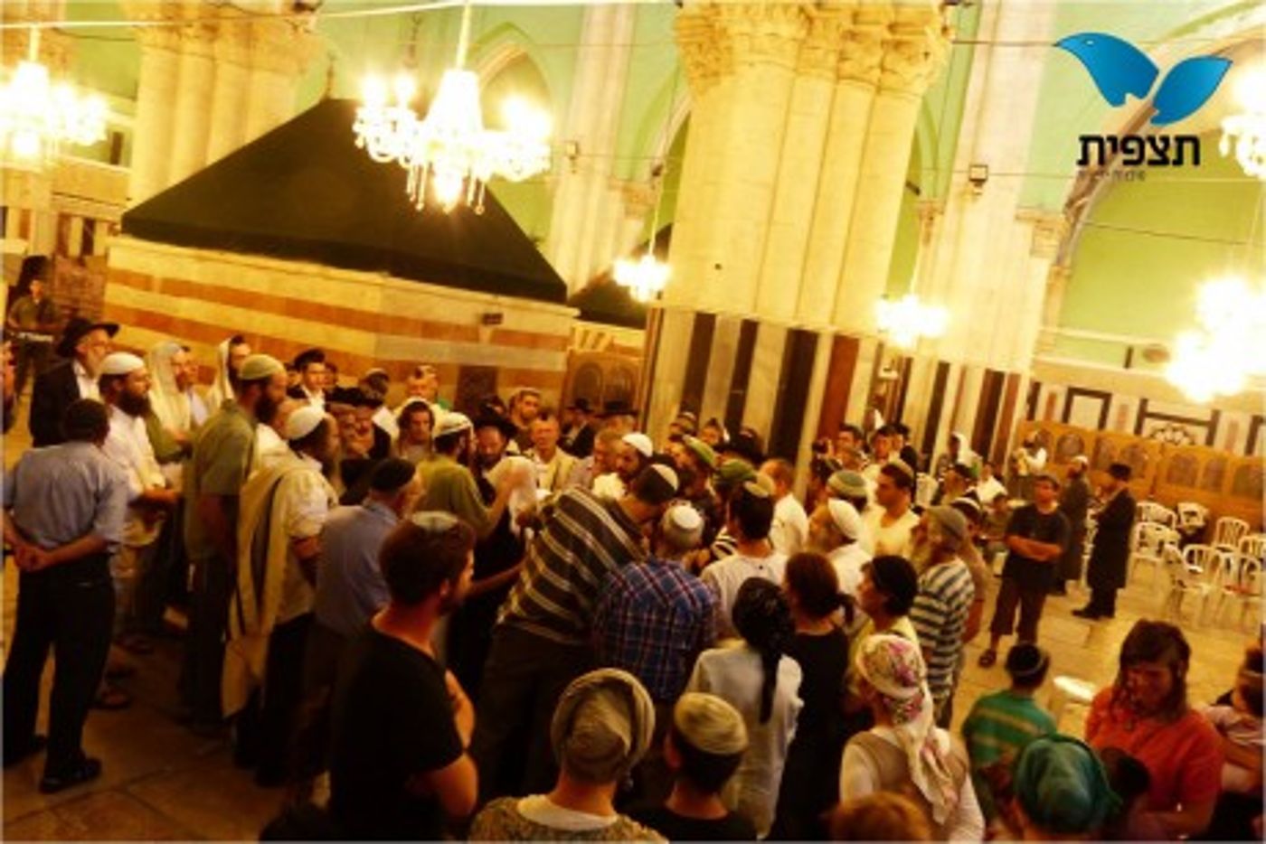 ערב ראש חודש אלול: אלפי אנשים עלו למערת המכפלה