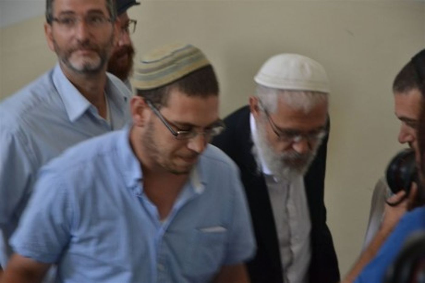 גלרית תמונות מיום הדין: רגעי ההכרעה הדרמטיים במשפט הרב מרדכי אלון
