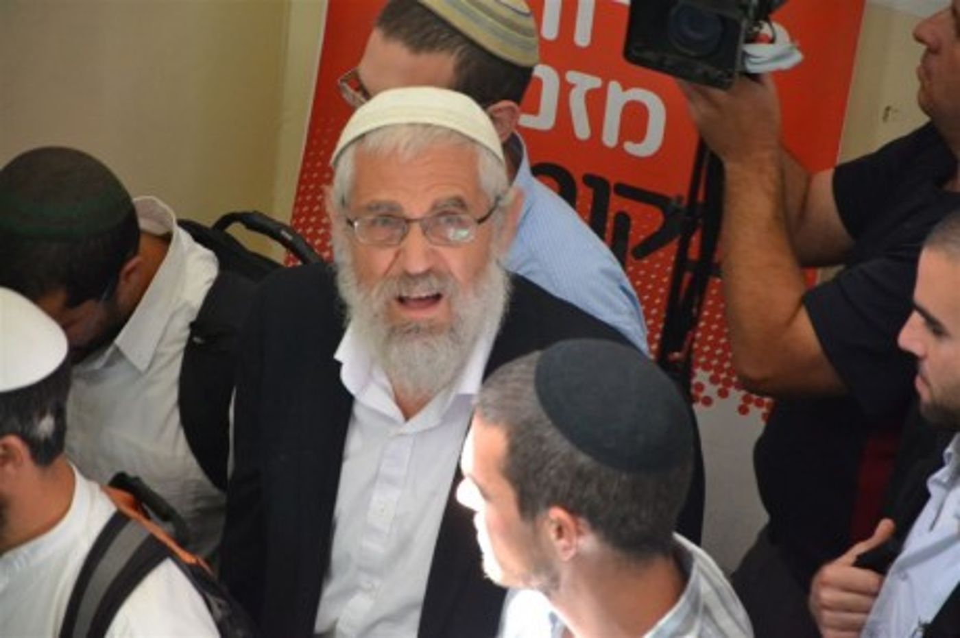 גלרית תמונות מיום הדין: רגעי ההכרעה הדרמטיים במשפט הרב מרדכי אלון