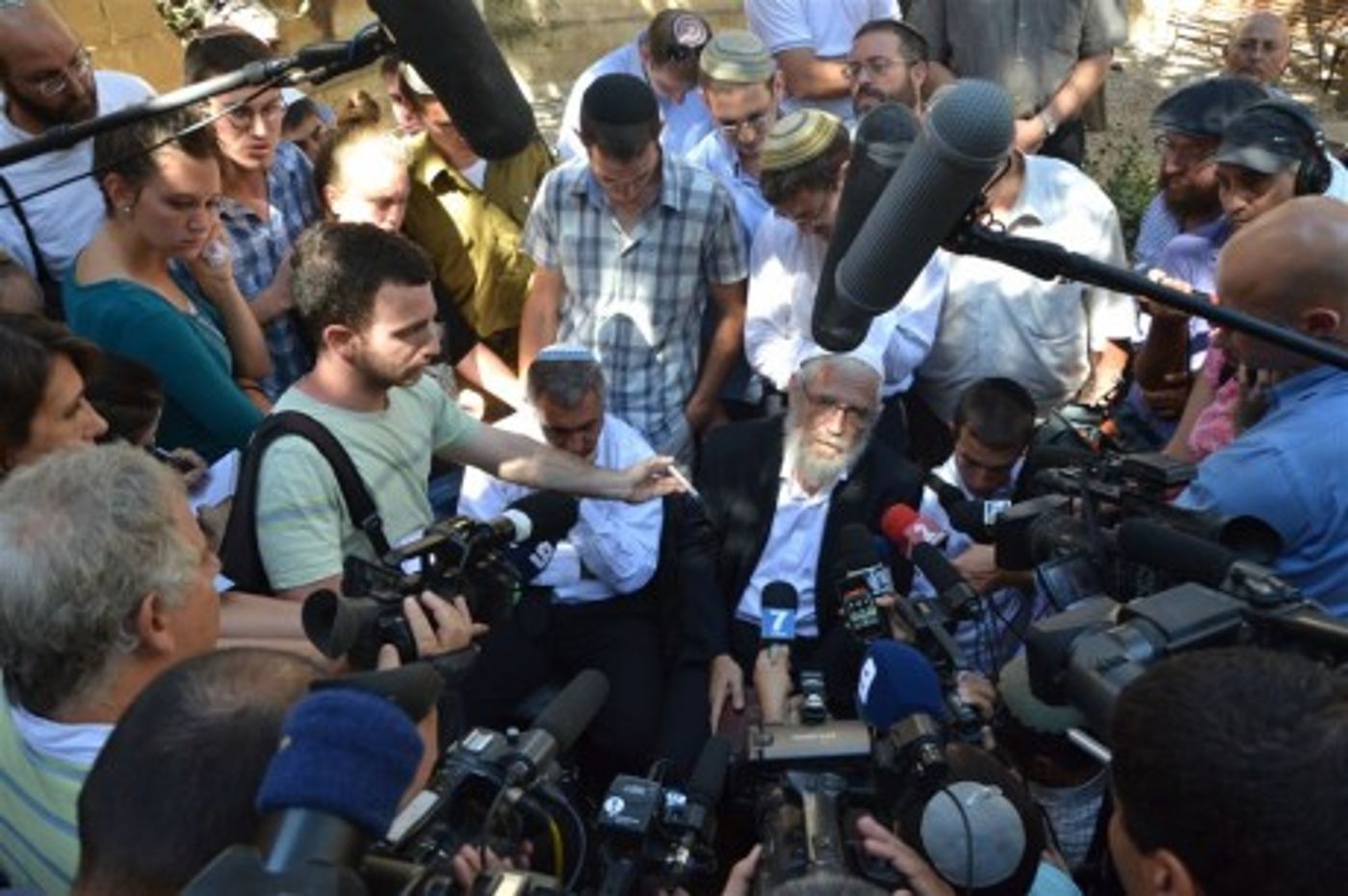 גלרית תמונות מיום הדין: רגעי ההכרעה הדרמטיים במשפט הרב מרדכי אלון