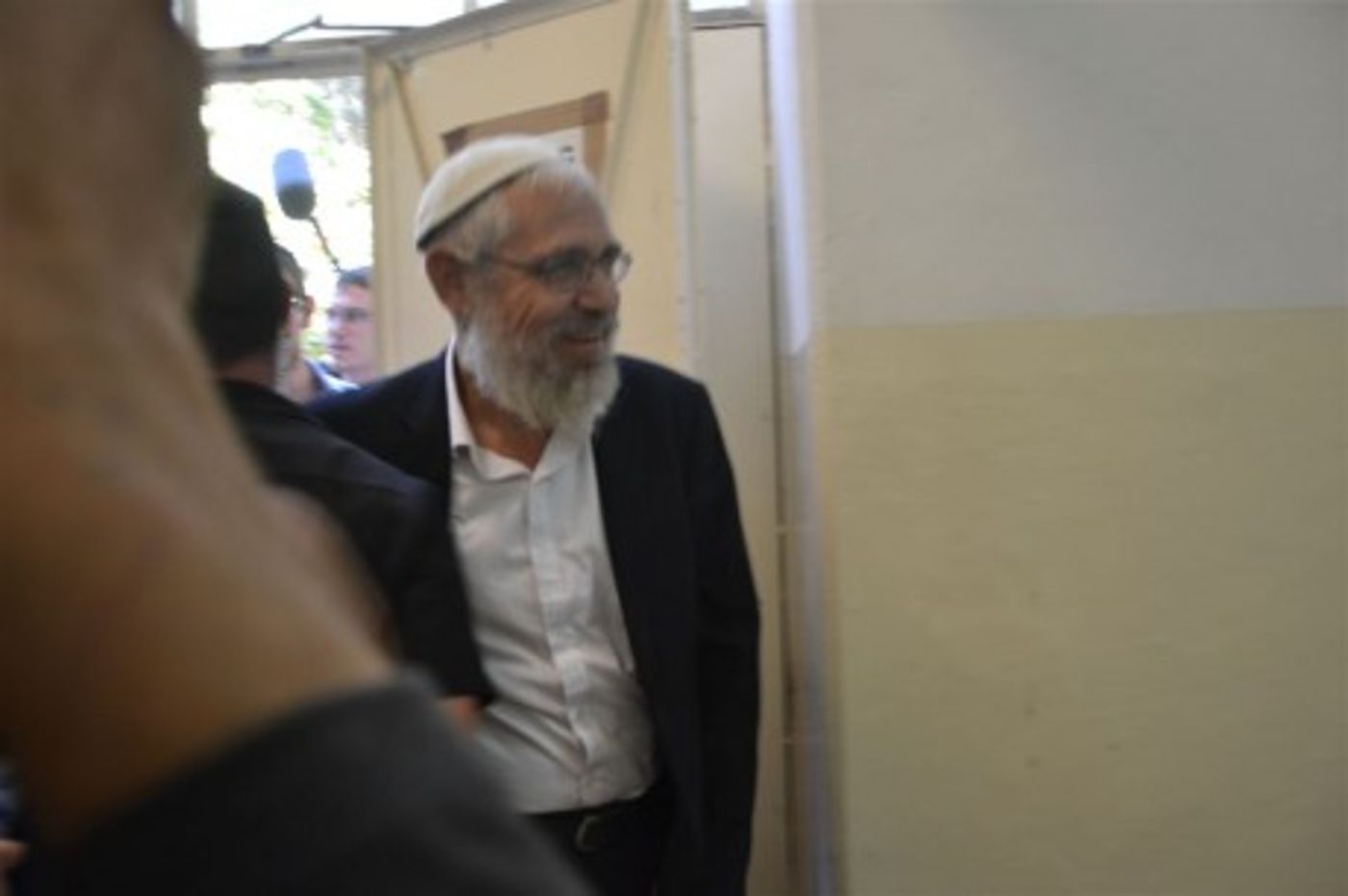 גלרית תמונות מיום הדין: רגעי ההכרעה הדרמטיים במשפט הרב מרדכי אלון
