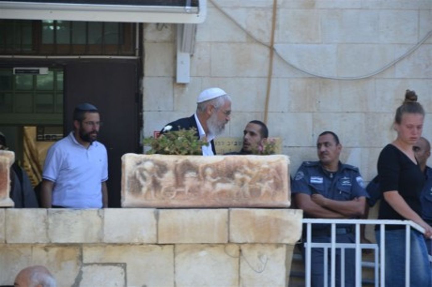 גלרית תמונות מיום הדין: רגעי ההכרעה הדרמטיים במשפט הרב מרדכי אלון