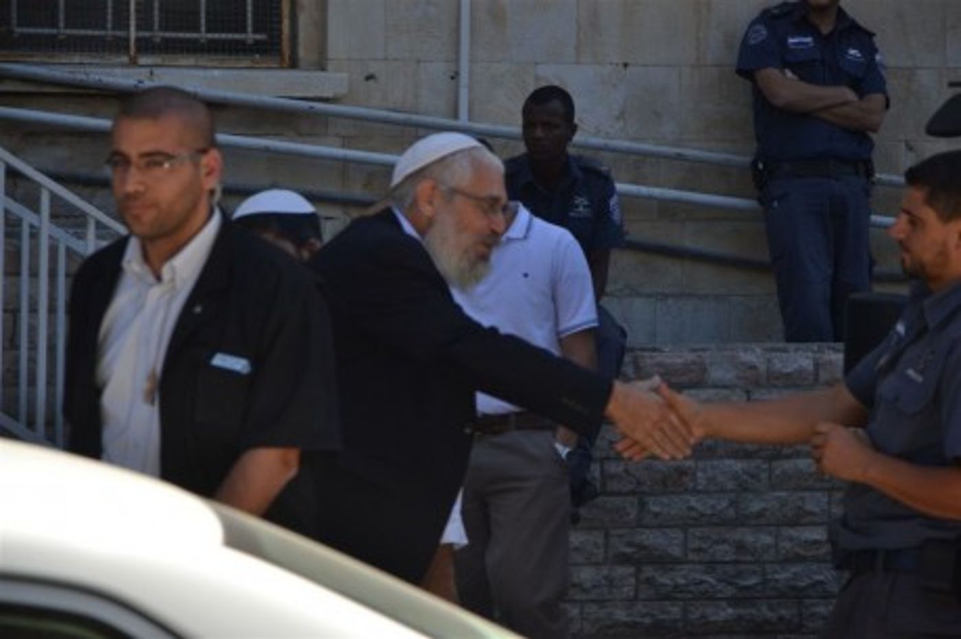גלרית תמונות מיום הדין: רגעי ההכרעה הדרמטיים במשפט הרב מרדכי אלון