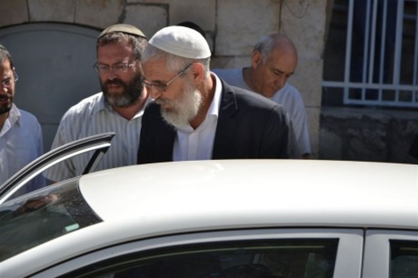 גלרית תמונות מיום הדין: רגעי ההכרעה הדרמטיים במשפט הרב מרדכי אלון