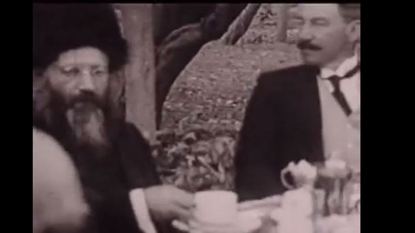 ג' באלול: מה אנחנו יכולים ללמוד מהסרטון בו נראה הרב קוק זצ"ל שותה תה?