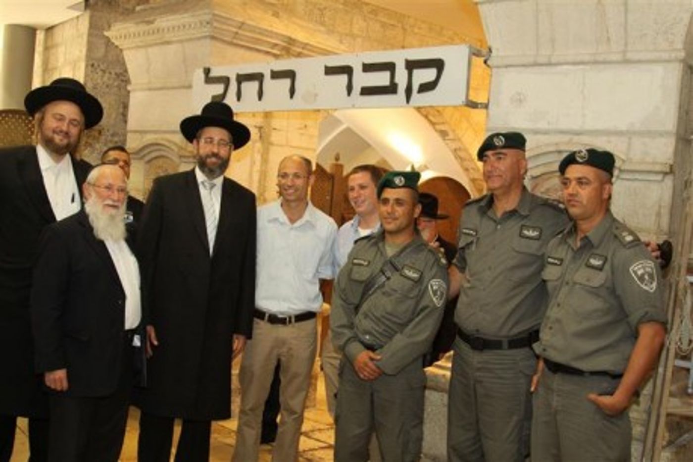 ערב הימים הנוראים: הרב הראשי בתפילה בקבר רחל