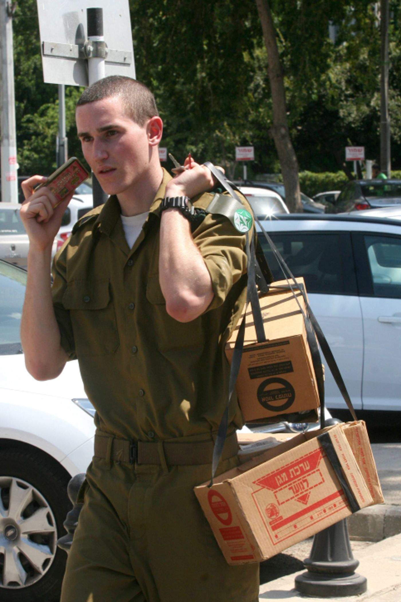 המירוץ לערכות המגן: כך זה נראה במוקדי החלוקה