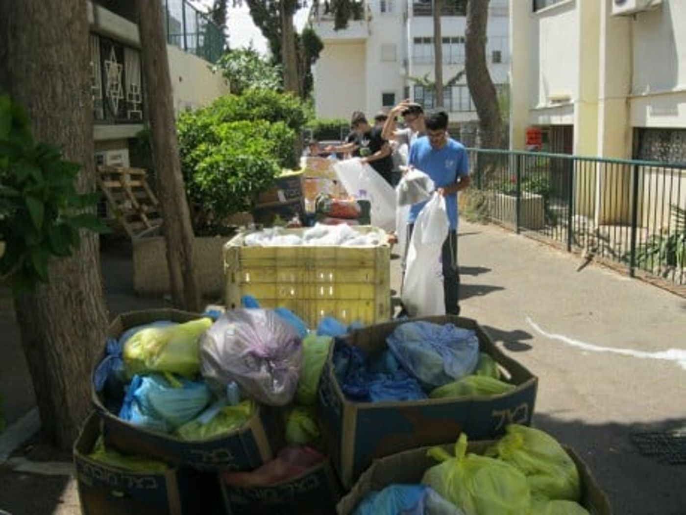 נותנים באהבה: מחזיקים בחיים 300 משפחות כל שבוע