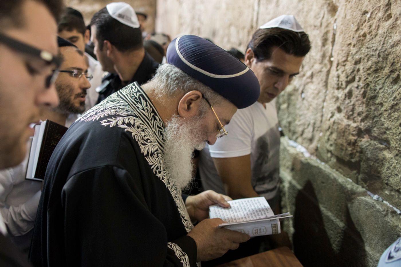 הרב עובדיה יוסף אושפז בטיפול נמרץ