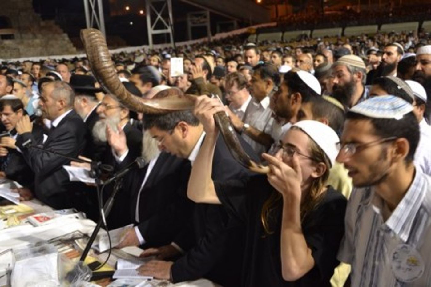 גלריית ענק: עשרים אלף איש בסליחות בכותל המערבי