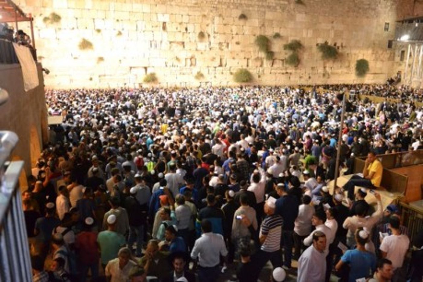 גלריית ענק: עשרים אלף איש בסליחות בכותל המערבי
