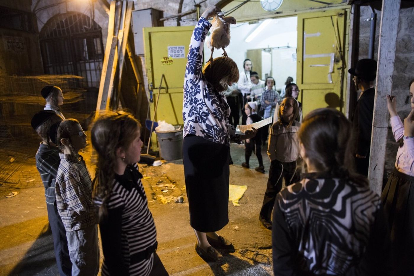 זה התרנגול ילך למיתה: צפו בכפרות בירושלים