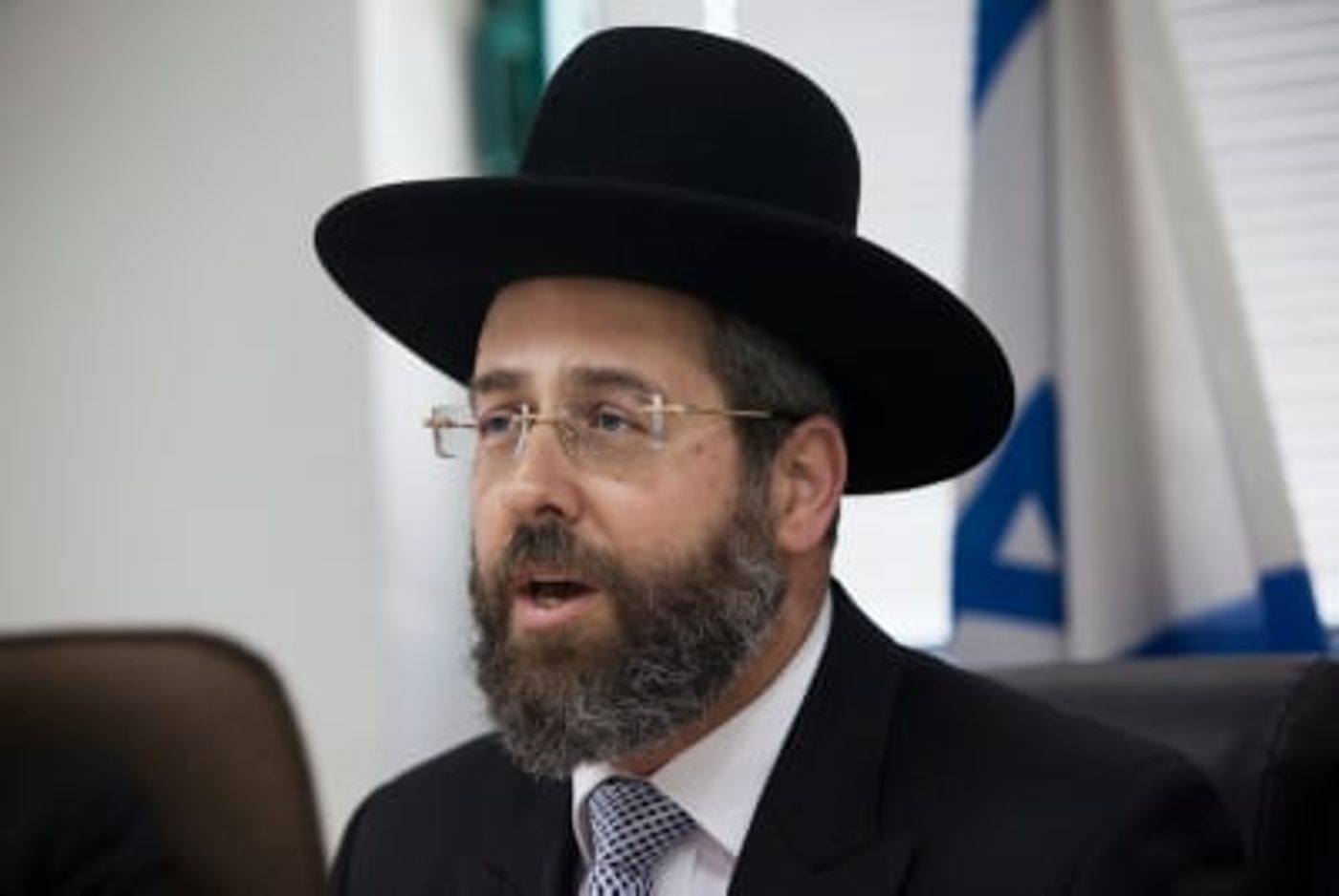 הרב לאו מציע: בבתי הסוהר יאכלו 'אוצר בית דין'