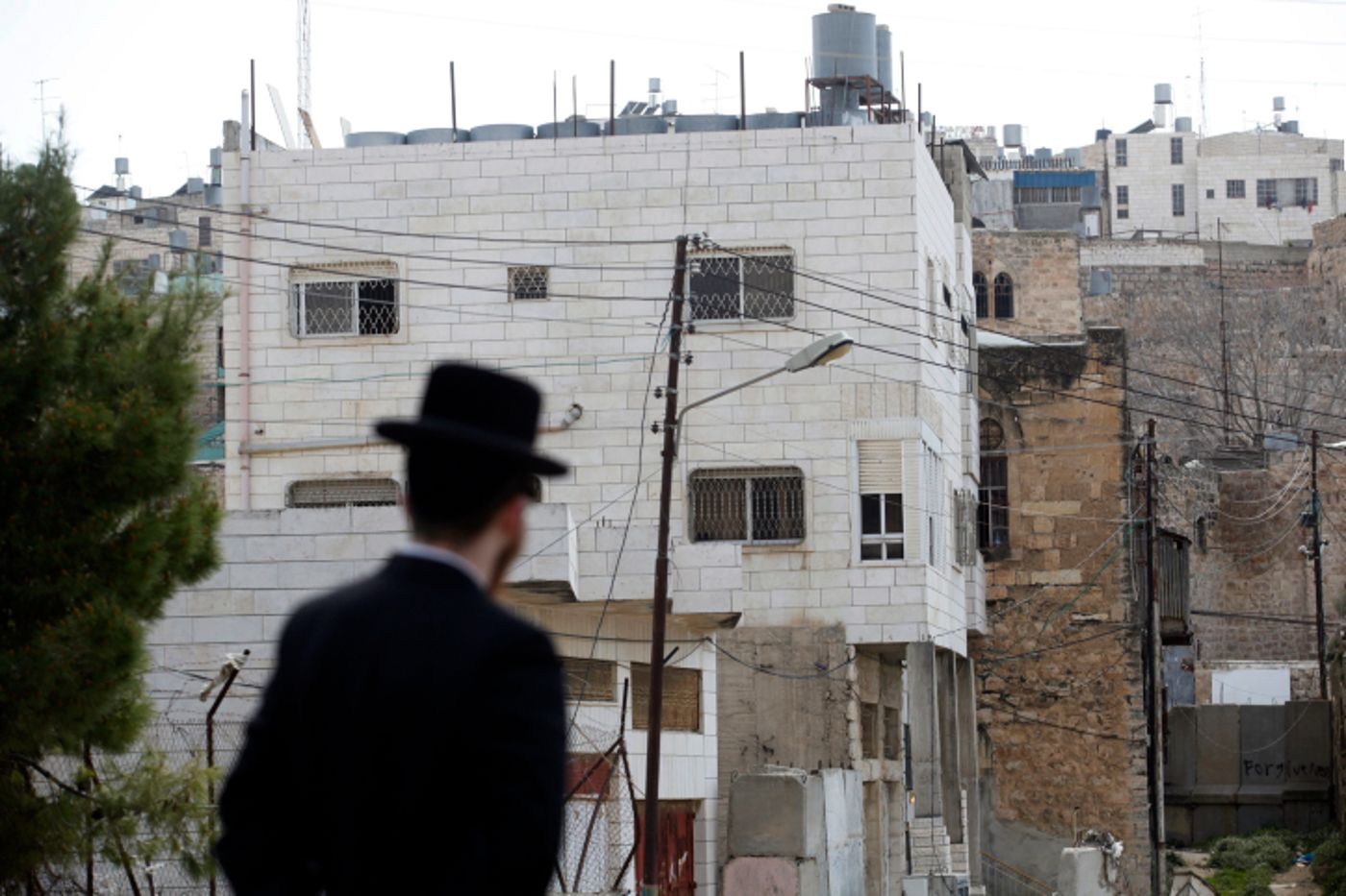 דיון במשרד הביטחון: לקדם כניסת יהודים לבית המכפלה