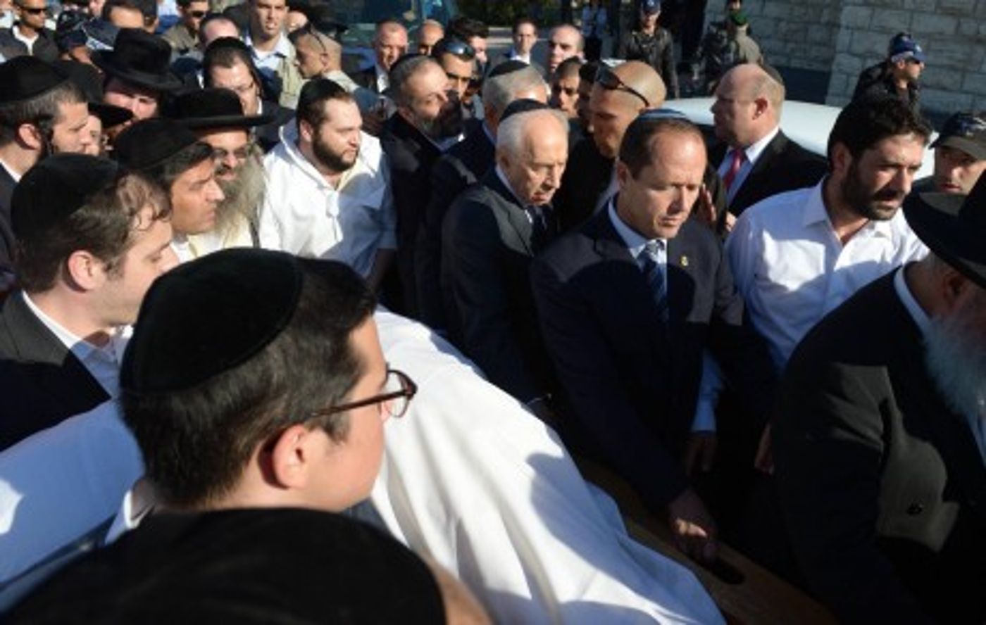 מיטתו של הרב יוסף הגיעה לישיבת פורת יוסף: מסע הלוויה ייצא בשעה 18:00