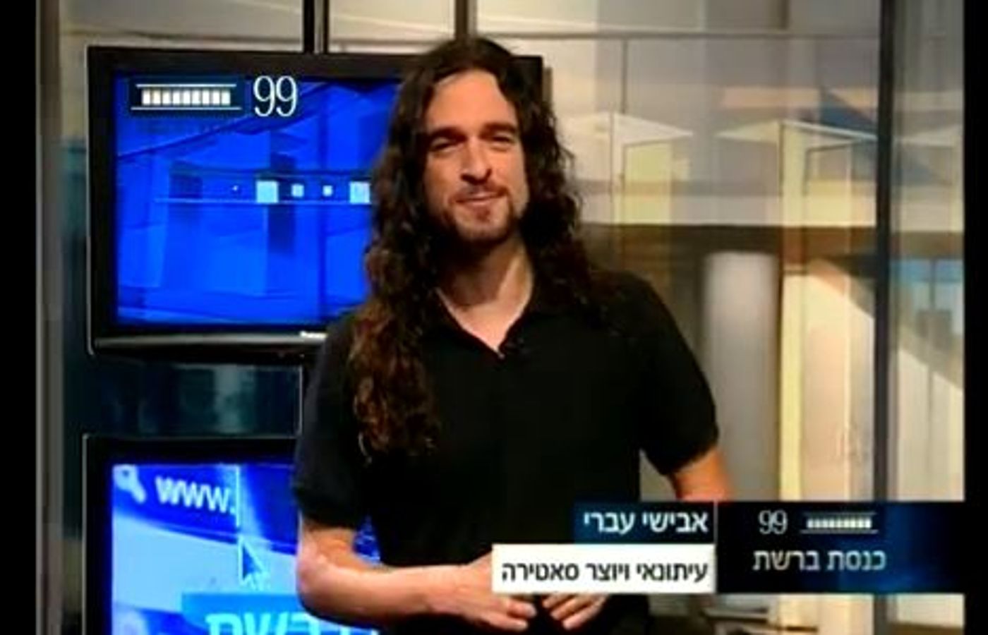 צפו: אבישי עברי מסכם בחיוך את אירועי השבוע