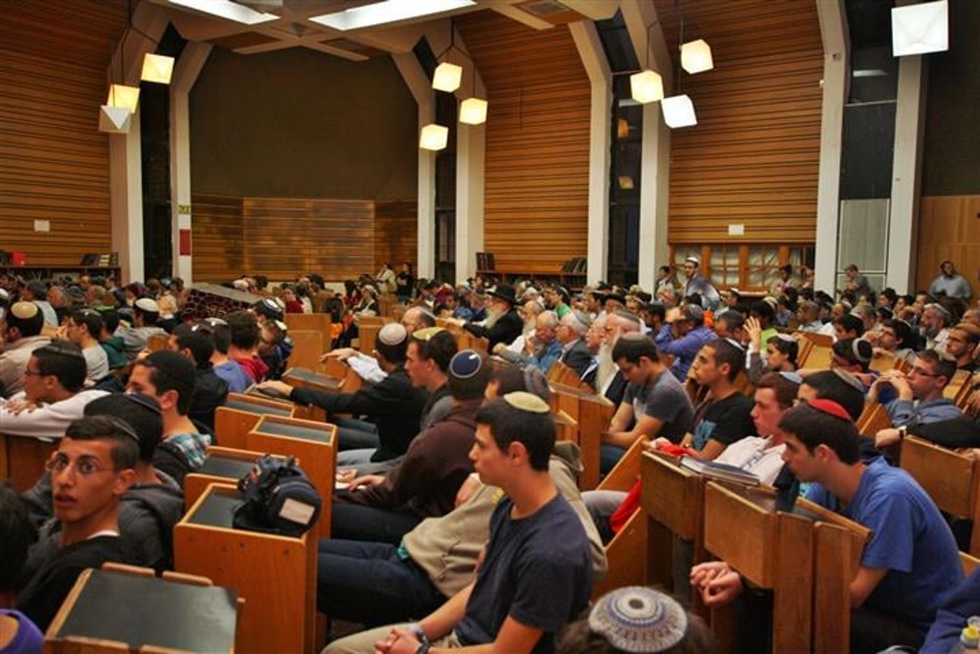 פעם בחורים דתיים היו מורידים את הכיפה מבושה, אבל היום יש גאוות יחידה
