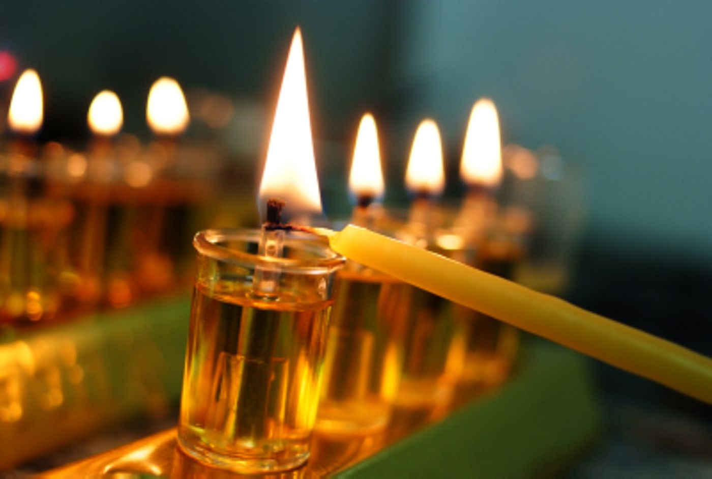 שימושי: הלכות חנוכה לפי מנהגי כל העדות