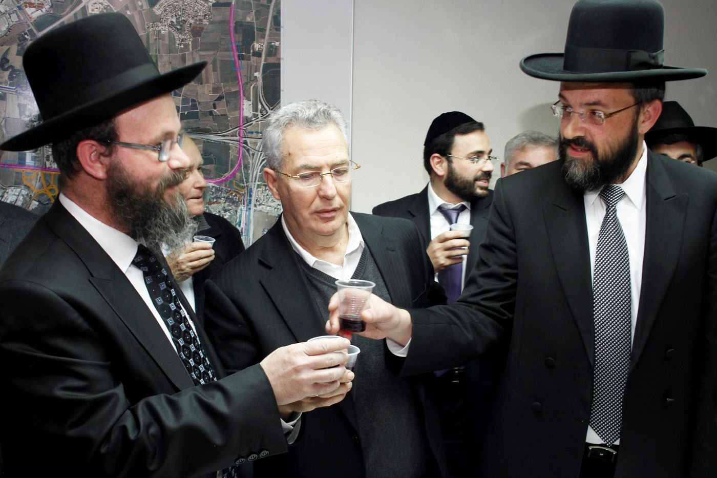 מחקר חדש: כמה עולים לנו שני רבנים בעיר אחת?