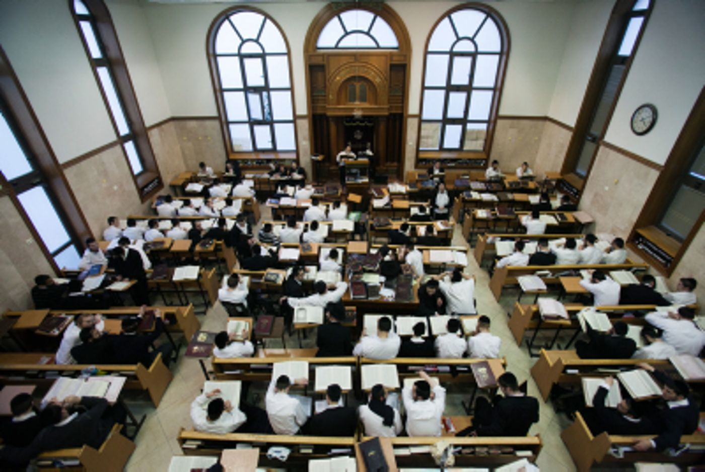 למה כשאצלנו קראו לסגור את ישיבת מיר לא הזדעקנו?