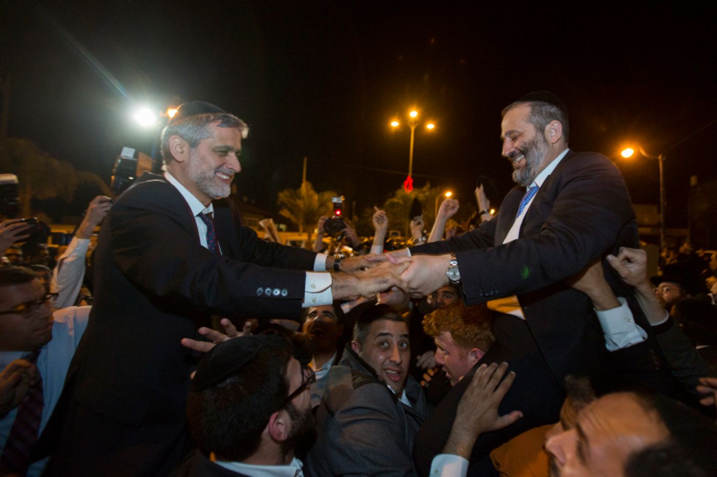שמחה גדולה הלילה: צפו בחגיגה החרדית בבית-שמש