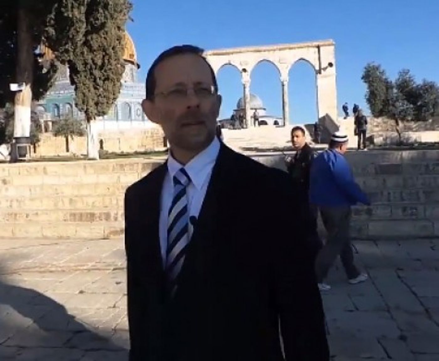 פייגלין עלה להר הבית והותקף; המשטרה חילצה אותו