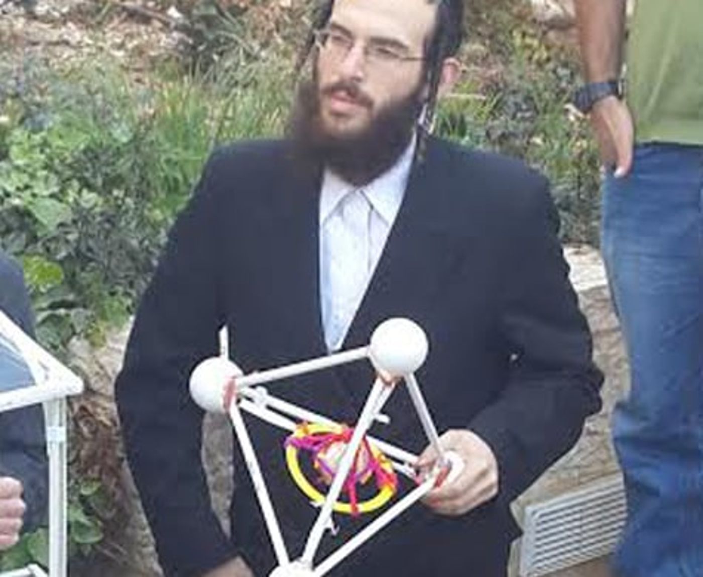 המשימה: להפיל ביצה מבניין בן 5 קומות מבלי שתשבר