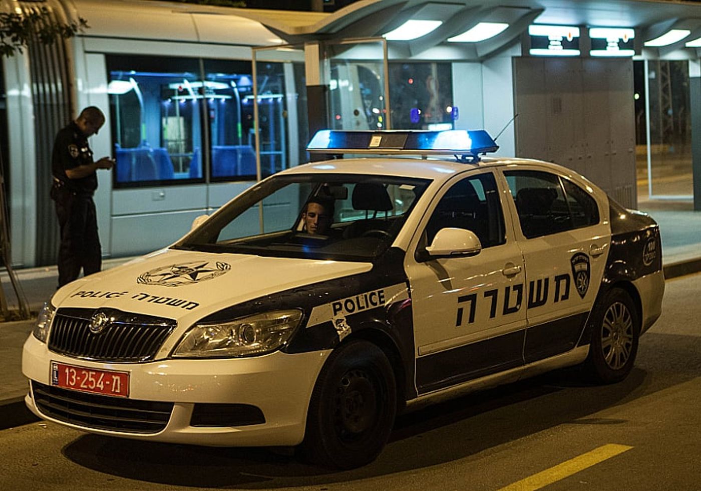 איים על אמו בגרזן בגלל שראה שדים בבית