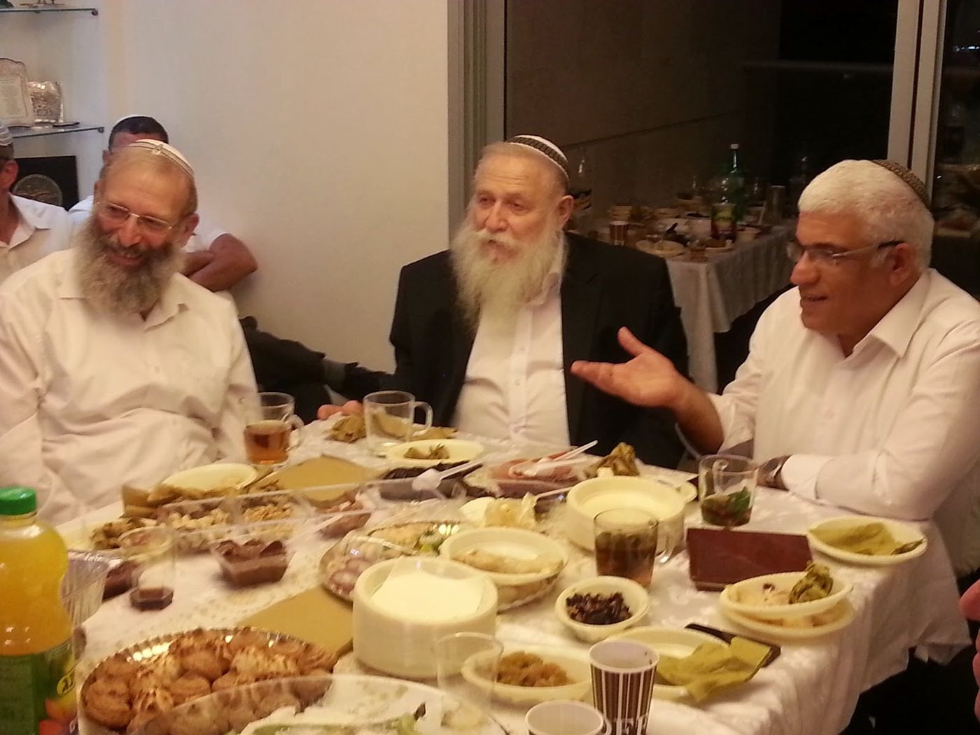 הרב דרוקמן בחגיגת המימונה אצל מנהלת אולפנת צפירה