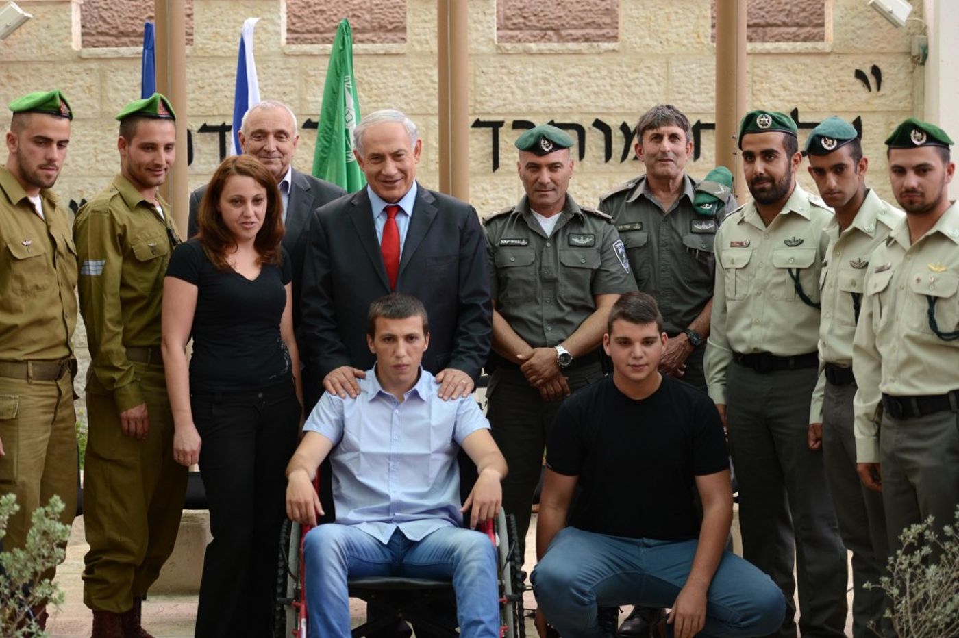 ראש הממשלה בנימין נתניהו מבקר בבסיס משמר הגבול בירושלים ונפגש עם לוחמים שמנעו פיגוע. צילום - קובי גדעון -לע''מ-8.6.14- 3