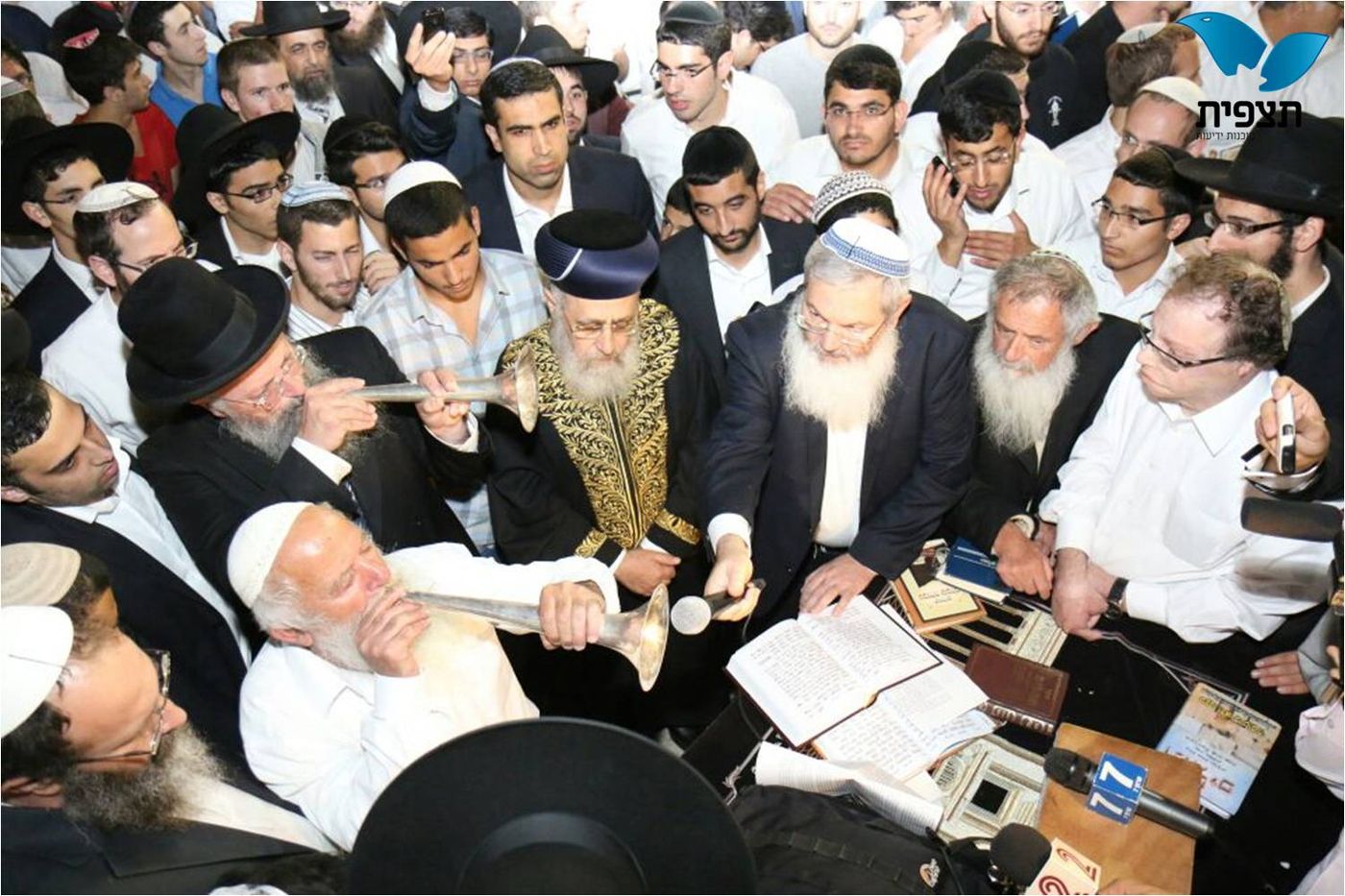 אלפים בעצרת תפילה לשלום החטופים