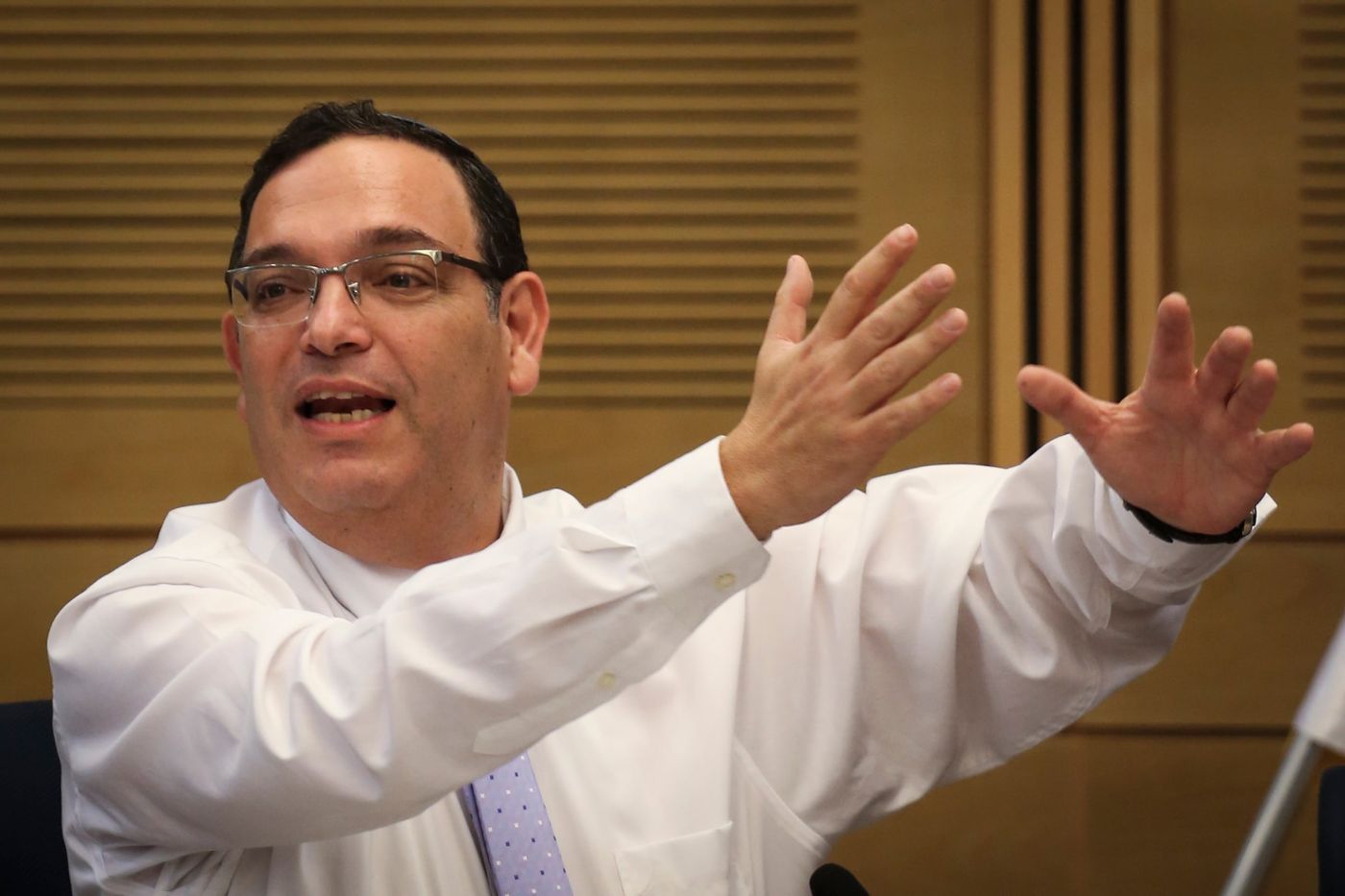 הרב פירון ערך חופה; אישה בירכה בשבע ברכות