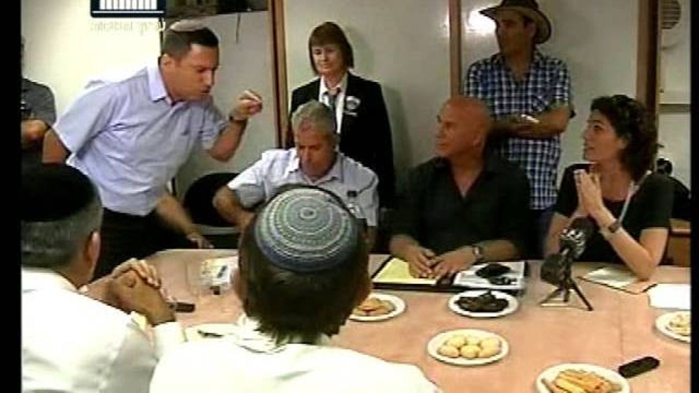 דוידי לזנדברג: איך את משווה אותנו לטרוריסטים?