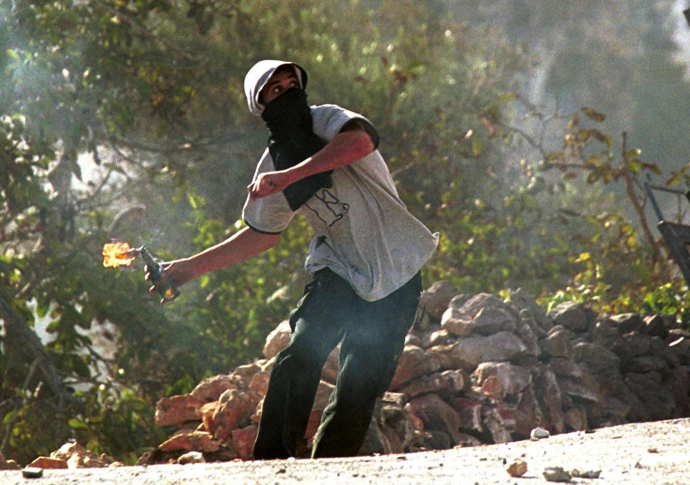 המשטרה עצרה חוליית מיידי בקבוקי תבערה ב-443