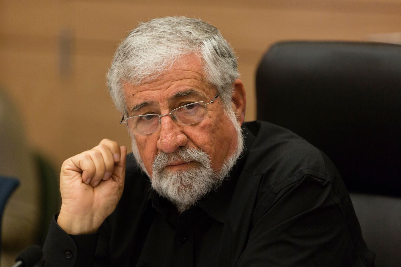 מצנע: "הם מנהלים קרבות מתוך בתי החולים"
